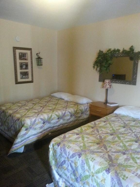 Taneycomo Lakefront Resort Bull Creek Room photo