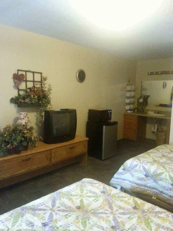 Taneycomo Lakefront Resort Bull Creek Room photo
